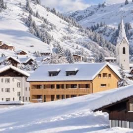 Haus Wallis with new apartments - Ski-in-Ski-out Arlberg, hotel in Warth am Arlberg