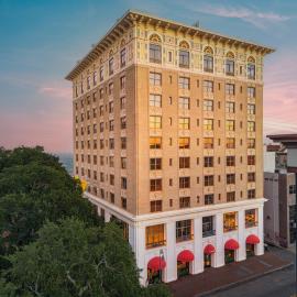 Recess Hotel & Club Savannah