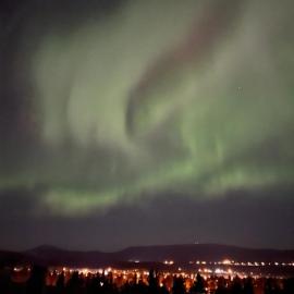 Elite Hotel -Downtown Center- 24 hours "Ski & Northern light Tour" "Hot Spring Tour "Long-term stay", hotel in Whitehorse