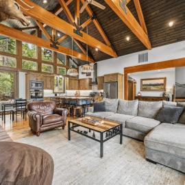 'Chelan Mountain Retreat' Chalet w/ Fire Pit!