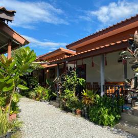 K Khan Private Garden Home - Chiang Khan Walking Street