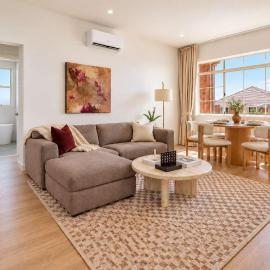 The Curlewis - Bondi 2BR, Parking, 10 Min to Sand