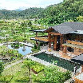 Eusabeia Villa And Hot Spring Water，Tomohon的飯店