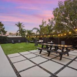 Malibu Beach House by Stay Awhile Villas, hotel in Malibu