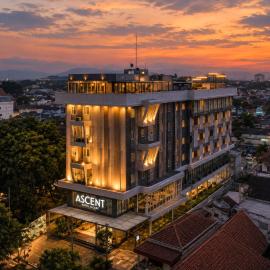 Ascent Hotel & Cafe Malang, hotell i Malang