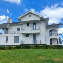 WHITE HOUSE Holiday Home, Karatina, hotel v destinaci Kamunyaka