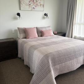 Cosy & close to town