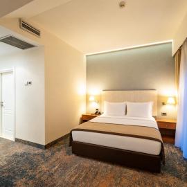 Hotel 1000 Ruza, hotel en Belgrado