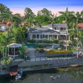 Amazing waterfront luxury house &Large pool&Pet Friendly