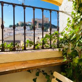 Rainbow House with Castle and Mountain Views, hotell i Vélez Blanco