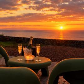 Stunning ocean view with 3 islands in front of you, hotel em Serreta