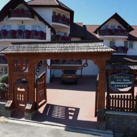 Pensiunea Inima Maramureșului、Brebのホテル