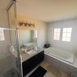 Omara home stays, hotel en Brampton