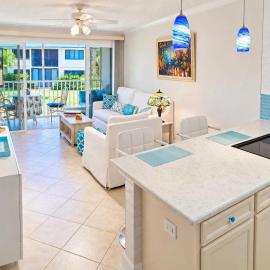 Chic Ocean Getaway - Walk to Beach, Pool & Hot Tub
