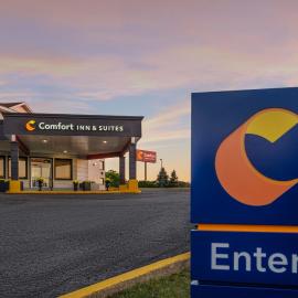 Comfort Inn & Suites Barrie - Highway 400, hotel in Barrie