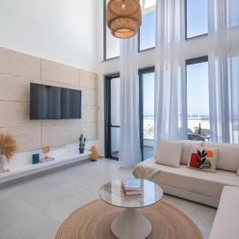 ELLI Azure Loft & 2-Floor Boho Duplex with Rooftop Terrace & Infinity View: Cyprus şehrinde bir otel