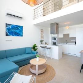 LUKA Duplex SeaView and Terrace: Aglantzia şehrinde bir otel
