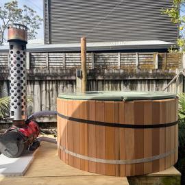 Raglan Crib - Hot Tub, Fire Pit, SUPs, Pets & Harbour View, hotel v mestu Raglan