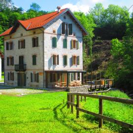 Ostello Altanon - Dolomiti Bellunesi, khách sạn ở Cesiomaggiore