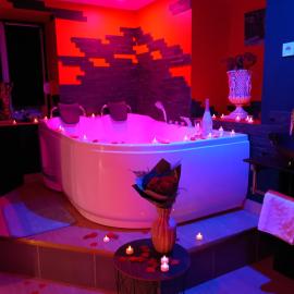 "La Chambre Obscure" Loveroom jacuzzi privatif