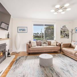 Modern Coastal Escape in Triabunna, hotel a Triabunna