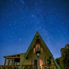 Newly built tiny A-frame cabin near Luray Caverns & Shenadoah National Park, хотел в Stanley