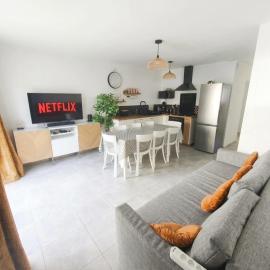 Charmante Maisonnette T3 avec Jardin Privé, hotel en La Motte-dʼAigues