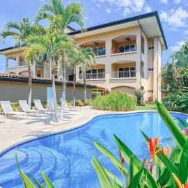 Condo Las Brisas near to Marina Herradura, free Pool and wifi