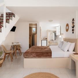 Noème Santorini, hotel en Perissa