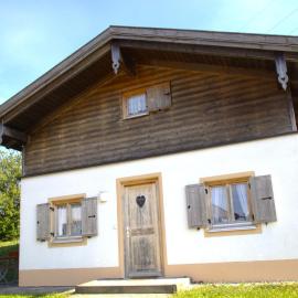 Schickes Ferienhaus im Landhausstil im Vital Camp Bayerbach, hotel em Bayerbach