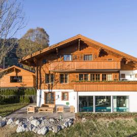 Lake View house with indoor pool, hotel in Brienz