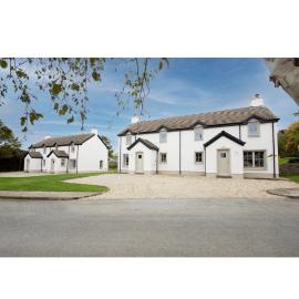 Waterside Cottages, hotel v destinácii Nenagh