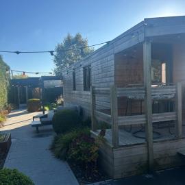Roulotte du puits avec jacuzzi et sauna privatif