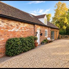 Cottage - Sleeps 4 - Parking