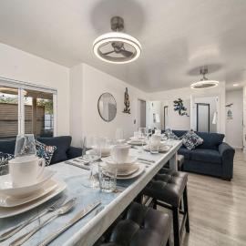 3BR 2BA Cozy Home with Jacuzzi Near Downtown