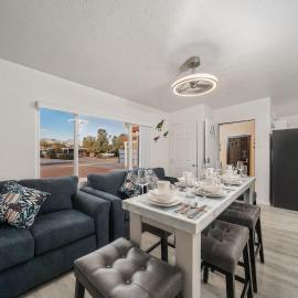 3BR 2BA Home w Jacuzzi Near Reid Park & Zoo Unit A