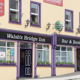 Walsh's Bridge Inn, מלון בניופורט