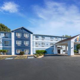 Comfort Inn & Suites East Moline near I-80