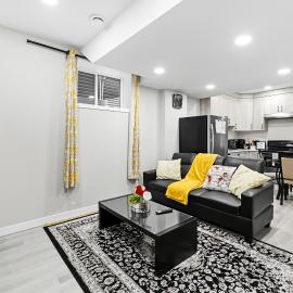 Cozy 2-Bedroom Walkout Basement Suite