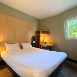 B&B HOTEL Nîmes Centre Arènes，尼姆的飯店