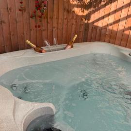 Luxury Farm Cottage Holiday & Animal Sanctuary, hotel em Exbourne