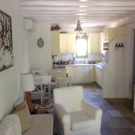 Summer dream , 5 min walk to the beach, hotel di Livadakia
