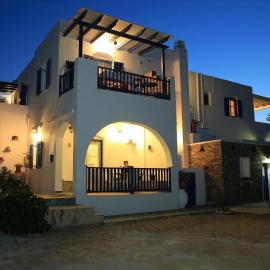 Aristeides - Moscha Apartments, готель у місті Платіс-Ялос (Сіфнос)