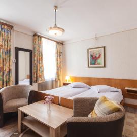 Hotel DeFive, hotel em Berdorf