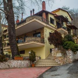 Nostos Hotel，卡托勞塔翁的飯店