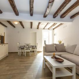 Apartment Nena- apartman sa posebnim ulazom u prizemlju, terasom i zelenom okućnicom, hotel i Rakotule