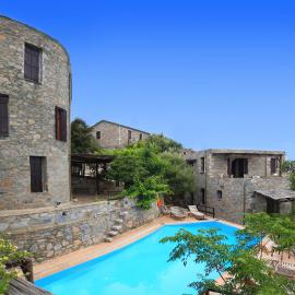 Pyrgos Traditional Village, hotell i Ágios Kírykos
