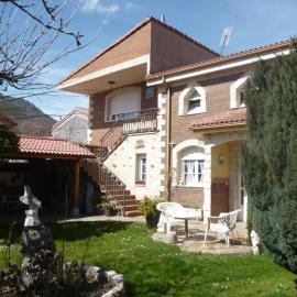 Casa Hostal Olga - Castilla y León, hotel in Cofiñal