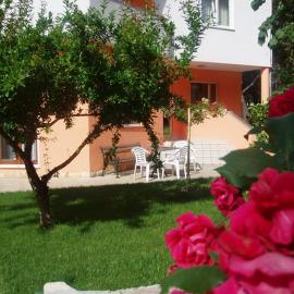 Apartments Karaba, hotel in Pakoštane