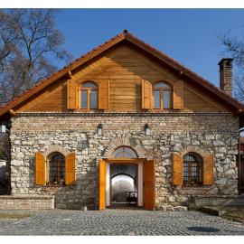 Cifrapince és Vendégház, Hotel in Tordas